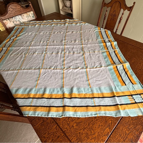 Table Linen in Aqua and Yellow - Picture 2 of 7